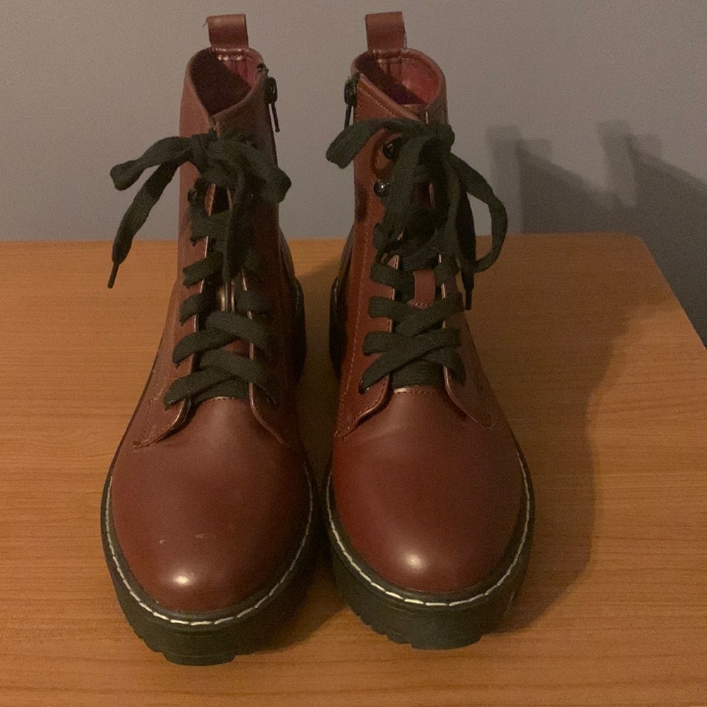 Madden Girl Kurrt Burgundy Paris Combat Boots Side Zip LaceUp Round Toe Tab